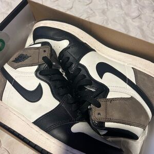 Air Jordan 1 Dark Mochas GS